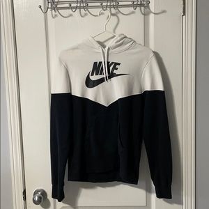 Nike hoodie size medium
